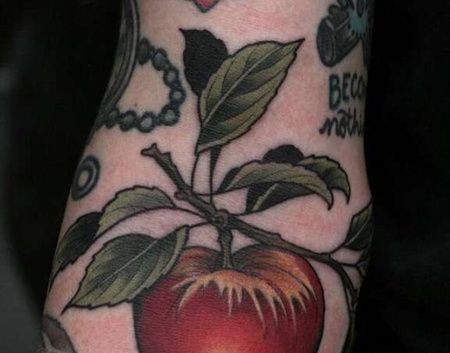 小臂内侧写实西红柿