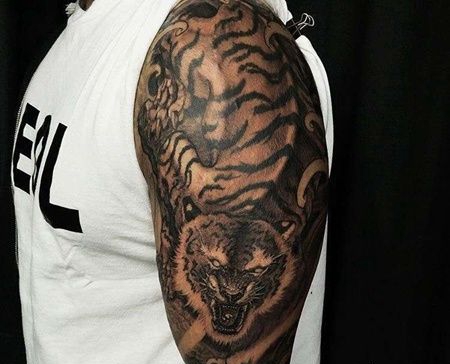 手臂包围传统老虎