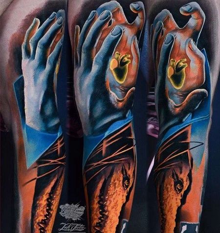 手臂包围新传统手与心脏