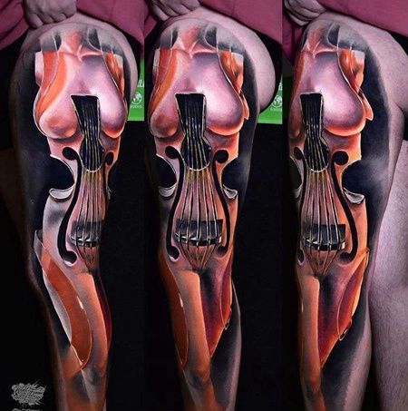 腿部包围新传统女人与小提琴