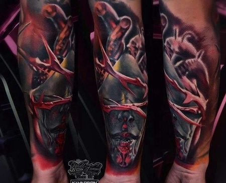 小臂包围新传统骷髅人像