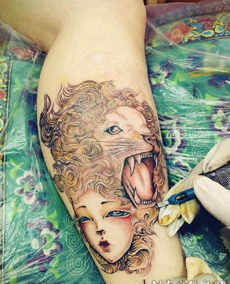 可爱女神，腿部狮子座女神刺青