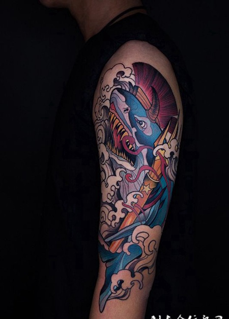深海王者，手臂卡通鲨鱼彩绘纹身