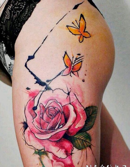 蝶闻花香，腿部蝴蝶和玫瑰刺青