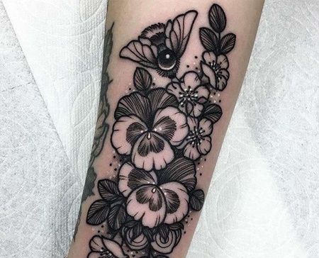 小臂外侧点刺花朵