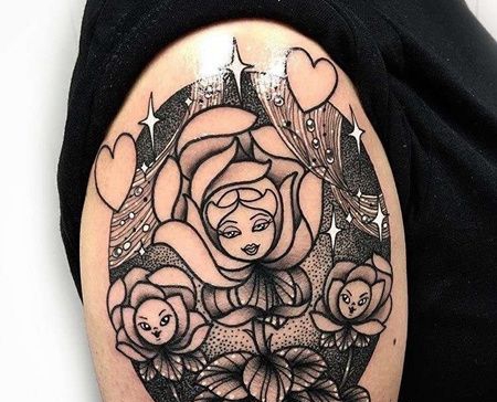 大腿外侧点刺花朵人物