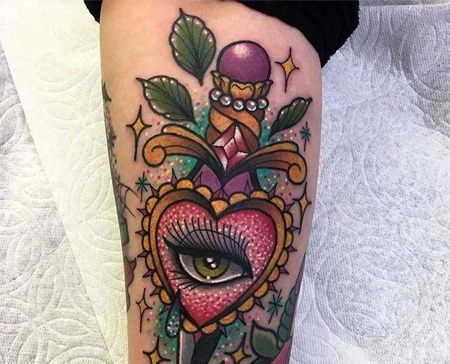 大腿前侧old school 匕首和眼睛