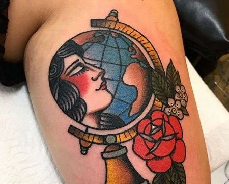 小腿外侧old school 女人与地球仪