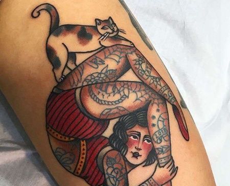 手臂内侧old school女人与猫