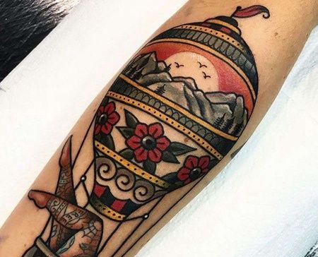 小臂外侧old school热气球与女人