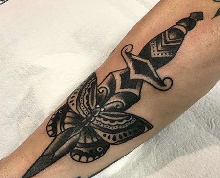 手臂内侧old school匕首