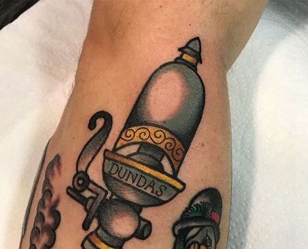 小腿外侧old school灯