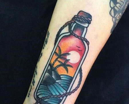 小臂内侧old school瓶子与大海