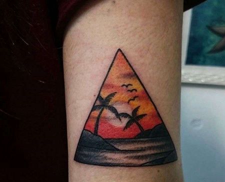 大臂后侧几何海边夕阳