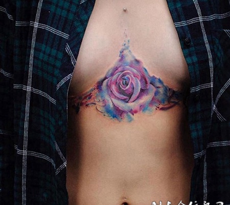 浪漫女人花，胸口好看的玫瑰花水彩纹身