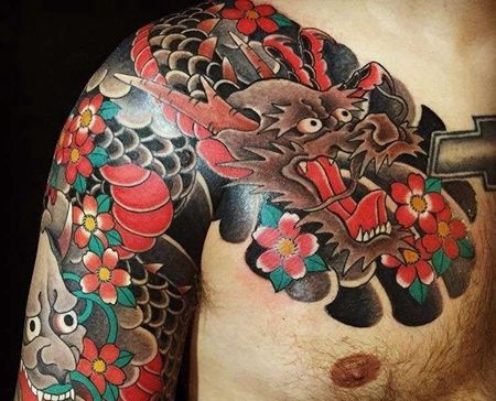 过肩日式传统龙与人物