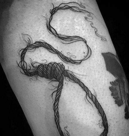 小腿后侧黑灰绳子