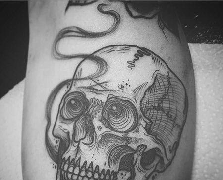 小腿后侧黑灰骷髅