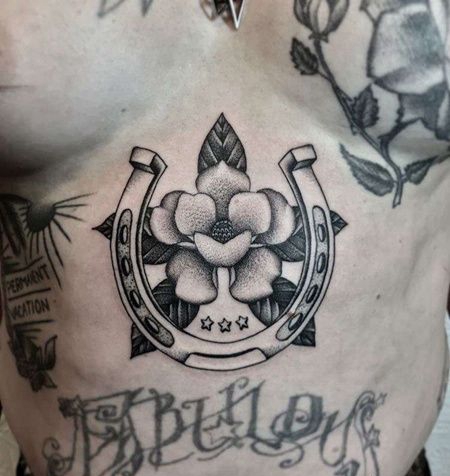 胸部下侧点刺花朵