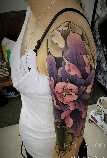 春风拂绿百花开，手臂上唯美牡丹花彩绘纹身