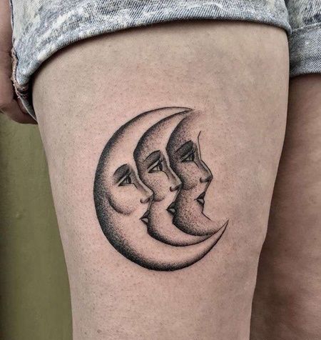 大腿外侧点刺月亮图案