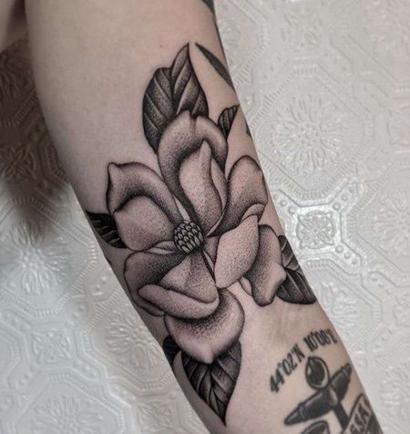 手臂内侧点刺花朵