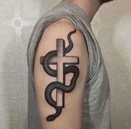 大臂外侧点刺蛇与十字架
