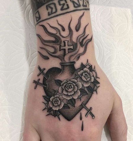 手背点刺创意心形与火焰