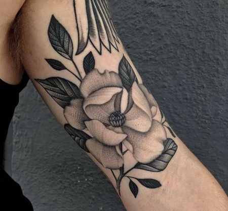 大臂内侧点刺花朵