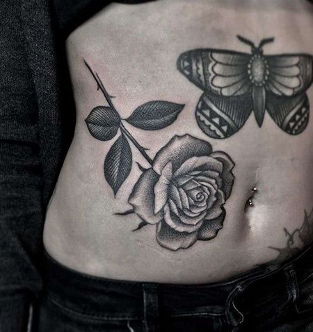 腰部点刺玫瑰与蝴蝶