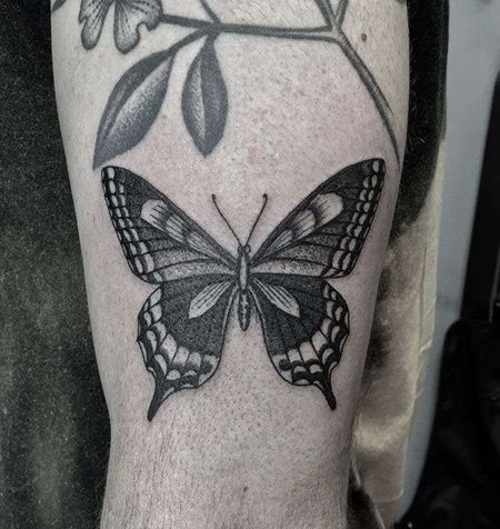 大臂外侧点刺蝴蝶