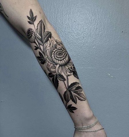 手臂外侧点刺菊花