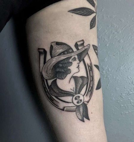 大臂内侧点刺美女图像