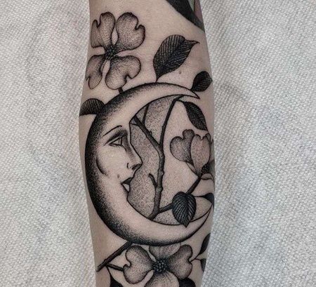 手臂点刺创意月亮与花朵