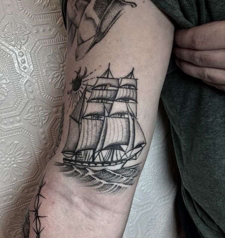 大臂内侧点刺帆船