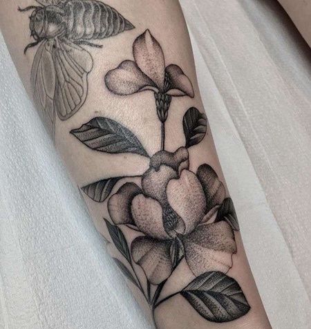 小腿侧点刺花朵