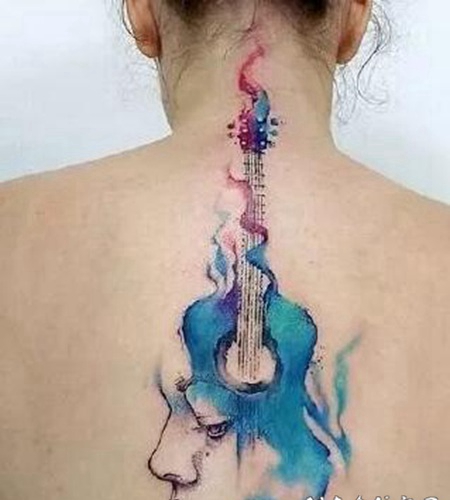 水彩吉他纹身 小清新水彩风格的吉他纹身图案