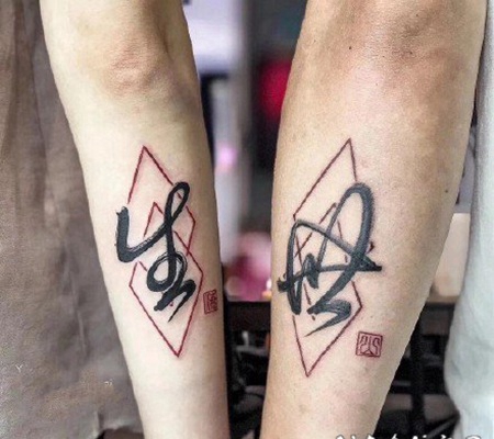 2情侣纹身 它见证了你当时的爱情 即便将来分手 也是警醒你未来的一个标记