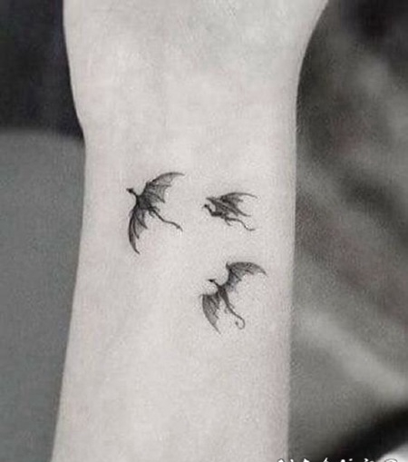 可爱的小恐龙纹身作品