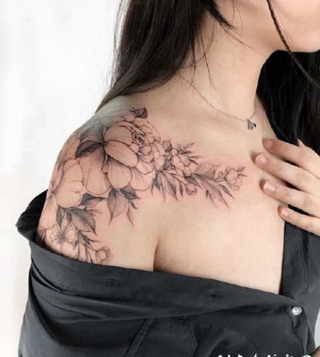 女生好看的肩花纹身作品