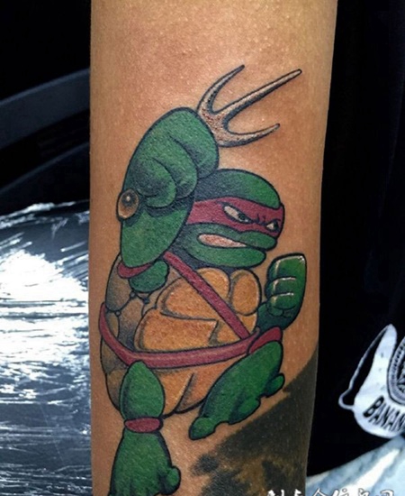 手臂帅气的忍者神龟刺青