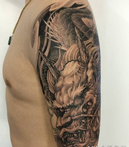 龙头主题的纹身作品,神龙见首不见尾