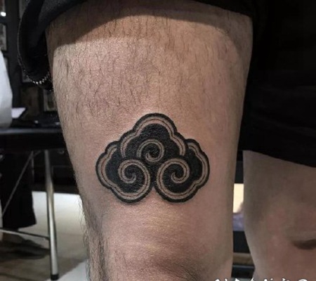 黑色祥云纹身 黑色的云朵纹身图案