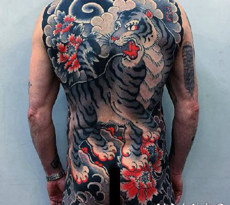老传统日式全胛大满背的纹身作品
