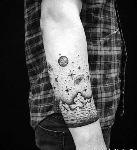 包小臂的星空纹身作品图欣赏