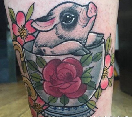 适合生肖属猪的可爱小猪纹身作品