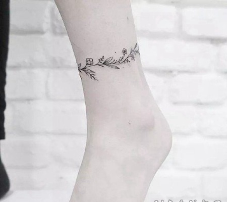 小清新的脚踝处脚脖子的脚环纹身图片