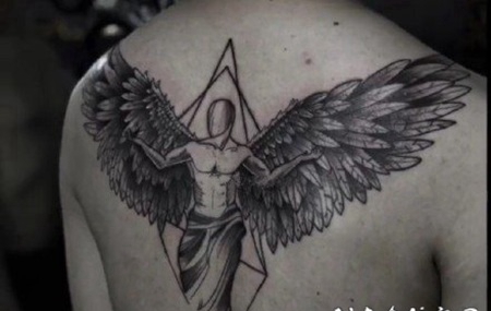 背部前胸适合的双翅膀纹身作品图片