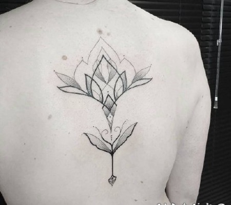 黑灰几何小清新的纹身作品