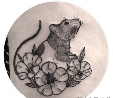 适合属鼠人的老鼠小纹身作品